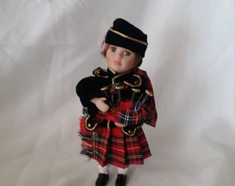 SCOTLAND Scottish Souvenir Doll ~ Porcelain 9 Inch Red Tartan Kilt ~ Bagpipes ~ National Dress Doll ~ Eyelashes