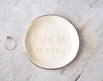 PERSONALIZED RING DISH engagement ring holder, initials ring dish, monogram ring plate, wedding ring holder, wedding gift, engagement gift