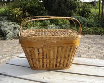 Panier osier pique nique. Wicker picnic suitcase. Vintage . France