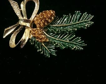 Vintage Christmas pinecone and evergreen brooch