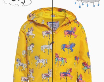 WATERPROOF magic yellow horses that changes color in the rain! Yellow Raincoat Magic Horses