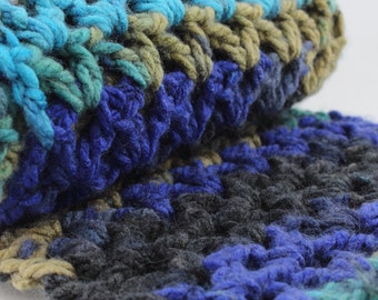 Fall Gift for Her, Chunky Black & Blue Scarf, Oversized Infinity Scarf, Mulitcolor Crochet Snood, Winter Fashion for Teens, Cowl, Neckwarmer