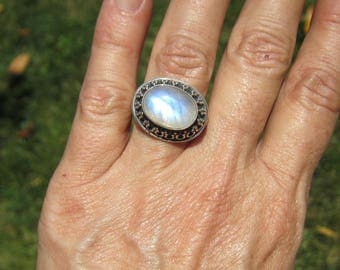 Vintage Detailed Bali Style Sterling Silver and Bezel Set Moon Stone Ring - Size 9 1596C