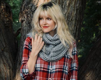 Gray Knit Infinity Scarf, Womens Cowl Scarf / Light Grey Infinity Scarf, Neckwarmer / Fall Fashion Winter Accessory, Eternity Circle Scarf