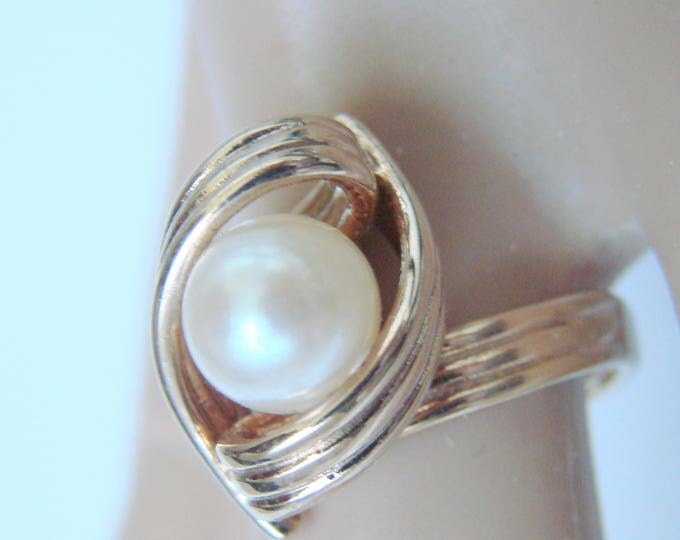 Vintage 14KT Gold Electroplate ESPO Modernist Simulated Pearl Ring / Size 7 1/2 / Jewelry / Jewellery / CIJ Sale 20% Coupon Code (CIJSALE2)