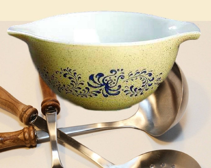 Pyrex Homestead Cinderella Bowl Vintage Casserole Dish, 473 B, 1 Quart, Blue, Tan