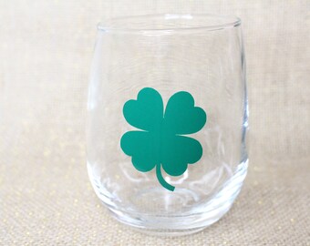 st patricks day wine glass centerpiece