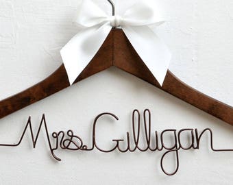 Personalized Bridal Hanger,Personalized Wedding Hanger,Unique Shower Gifts, Custom Wire Name, Bridesmaids Dress Hanger, Wedding Dress Hanger