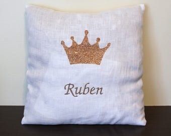 cushion 30 x 30 white linen with appliqué Crown and name embroidered