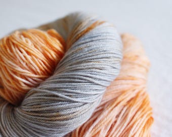 I'm a Mouse, Duh! - Nuthatch - 75/25 superwash merino/ nylon sock yarn