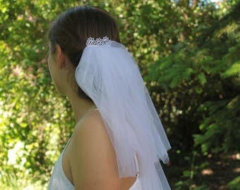 Short veil bridal illusion hair comb white bachelorette veil wedding -handmade lace heritage -bridal comb -headpiece hairdress