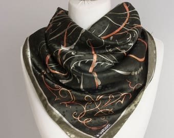 Foulard Vintage En Polyester - Dimensions 85 X 87 Cm - Couleur Rouge - Occasion