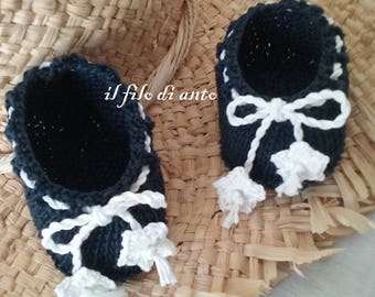 Baby booties blue with white flowers