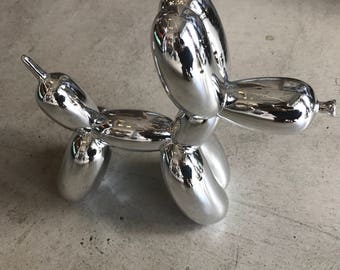 silver balloon dog statue