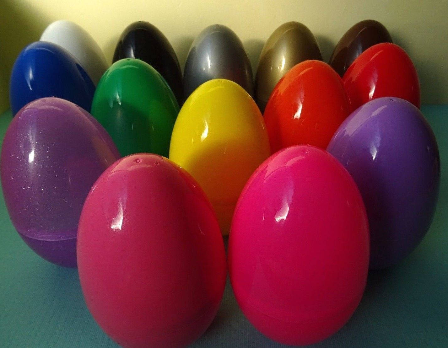 Яйца пластиковые конфеты