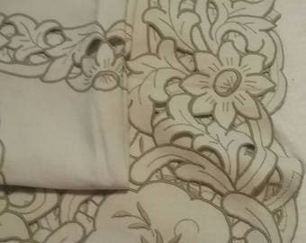 Vintage Tablecloth Set | Embroidered Cloth | Antique Linens