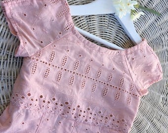Dusty pink Broderie anglaise pleated girls dress SIZE 3
