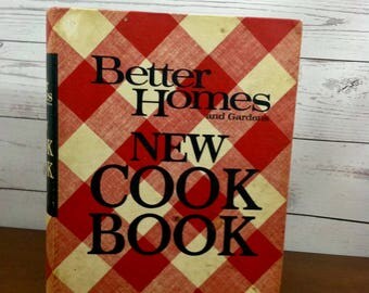 Vintage Cookbook Better Homes and Gardens New Cook Book c.1968 Second Printing, 1969 Red and White Checkered