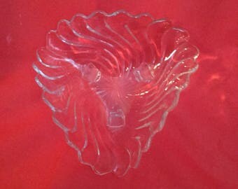 Cambridge 3 footed dish