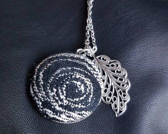 Pendant featuring Ankalia Dendros