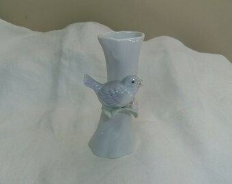 Bird Bud Vase with Songbird and Berries by Otagiri Japan, White with pale bluish grey 5.5" tall