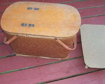 Vintage Awesome Large Redmon Picnic Basket with Pie Stand Redmon Peru Indiana