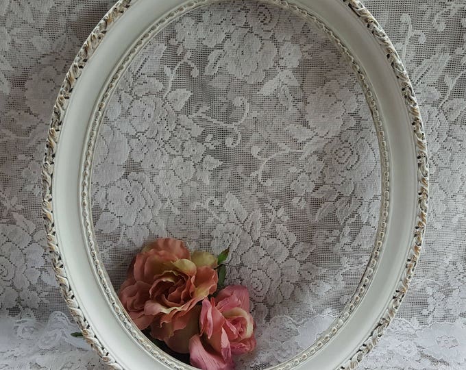 Vintage Frame, 11X14  Frame, Oval Frame, Shabby Chic Frame, White and Gold Frame, French Provincial Decor