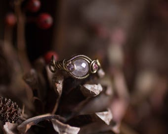 Bague T51 quartz rose tourmaline améthyste . Glyphe des sentiers silencieux .