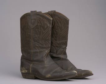 Vintage Well-Worn Brown Leather Cowboy Boots / Size 8.5