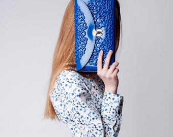 Clutch bag / minimalist clutch bag / vinyl clutch bag / vegan designer handbag / non leather clutch purse / embossed floral print