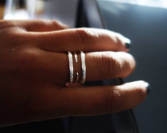 Ring open semi claw and sterling silver plated Alpaca engraving