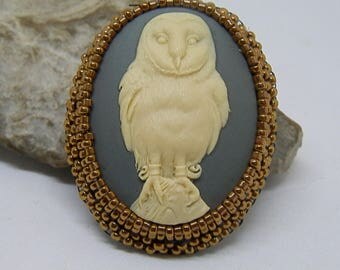 Broche camée "hibou" Monde fantastique