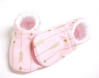 Arrow Pink Baby shoes, baby shoes girl, soft sole, baby booties, baby boots, toddler shoes, baby girl shoes, baby moccasins, metallic gold