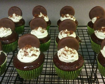 6 Gourmet Thin Mint Girl Scout Themed Chocolate and Peppermint Cupcake