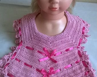 Pink bib for a chic ceremony