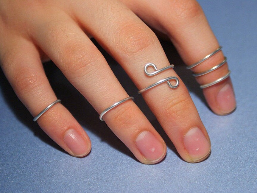 Knuckle ring upper finger ring Above the Knuckle Rings