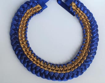 Collier tréssé ras de cou bleu