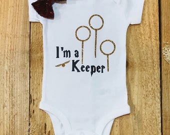 Harry Potter 'I'm A Keeper' onesie, onesie sets, Harry Potter, Harry Potter onesie, baby girl outfit, Harry Potter outfit, baby girl onesie