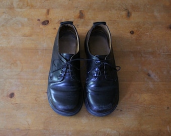 Dr Martens Doc Marten's *made in England* black leather oxford shoes US 6.5