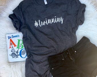 Twin mom, Funny Maternity Shirt, Plus size Maternity, Buns in the oven, Pregnancy Reveal shirt, Pregnancy Shirt, twins