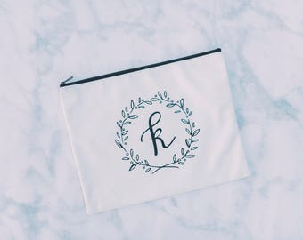 Personalized Makeup Bag, Bridesmaid Gift, Bridal Party Gift, Bridesmaid Makeup Bag, Bridesmaid Bag, Cosmetic Bag, Initial Makeup Bag