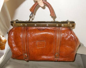Vintage 1950s French Equestrian Weekend Soft Leather Gladstone Bag Doctors Bag Paisley fabric interior Sac en cuir, horse emblem