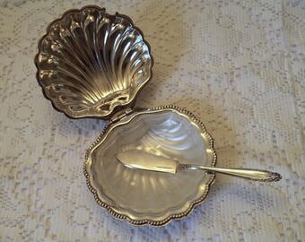 Celtic - England Silver Plate Shell Dish w/ Glass Insert and Knife