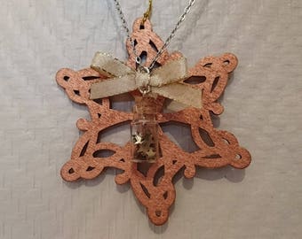 Necklace with phial and glitter star