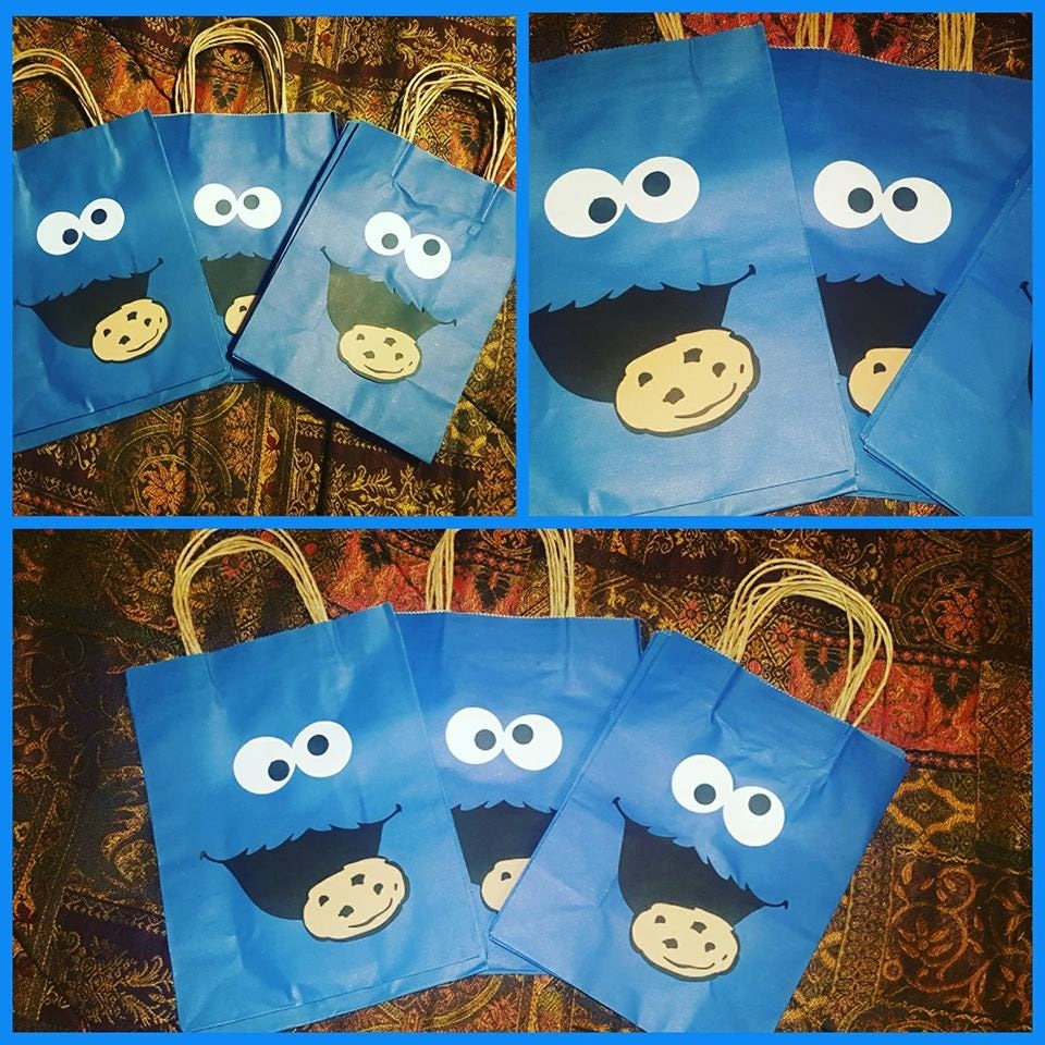 Cookie Monster favor bags...sesame street party..cookie