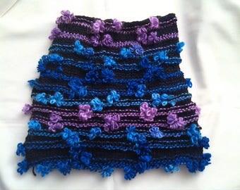 Skirt girl in pink, blue and purple flowers on black background (wool). Size 6.8.10ans girl skirt.