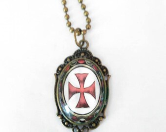 Bronze necklace with cabochon 25 x 18 mm Templar cross