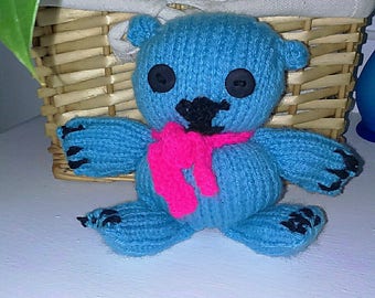 polar bear cub baloursse entirely knitted