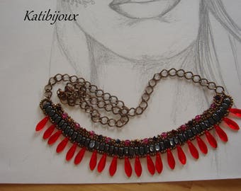 The Red & Swarovski daggers SIMPLICY Choker