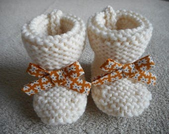Mustard bow and ecru wool baby booties.